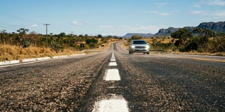 Lei do Farol entra em vigor e traz novas regras que afetam motoristas em todo o Brasil