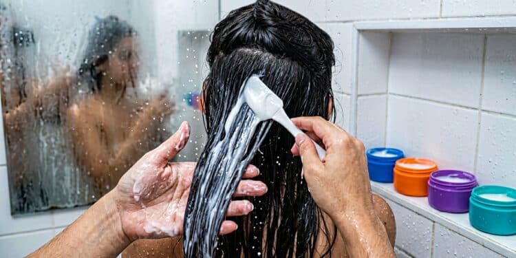 Top 4 máscaras capilares econômicas que eliminam a necessidade de salão e asseguram cores vivas a partir de R$ 28