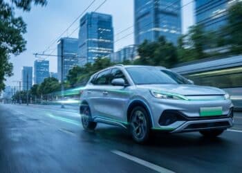 BYD apresenta carro que roda 510 km com uma só recarga por preço surpreendente