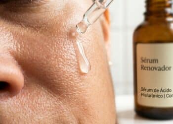 Pele perfeita depois dos 40 melhora muito com 5 hábitos simples que reduzem manchas e linhas