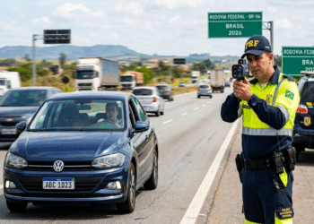Nova regra dos faróis diurnos nas rodovias federais em 2026 pode gerar multa de R$130,16 e 4 pontos na carteira
