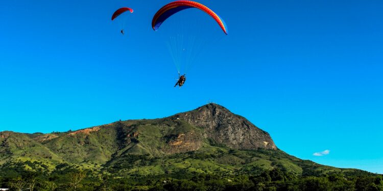 A cidade mineira que os americanos ajudaram a criar o sonho americano é a capital mundial do voo livre