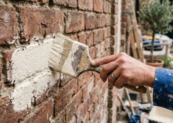 Não jogue fora o rejunte que sobrou: ele pode virar tinta para parede, piso e laje