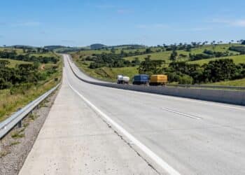 Com investimentos de R$ 257,2 milhões, a restauração da PR-151 chega a 35% e já mostra 5 quilômetros concluídos entre Ponta Grossa e Palmeira