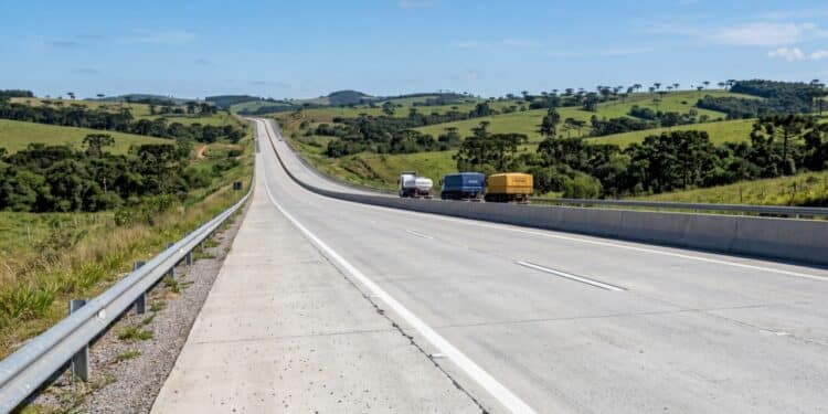 Com investimentos de R$ 257,2 milhões, a restauração da PR-151 chega a 35% e já mostra 5 quilômetros concluídos entre Ponta Grossa e Palmeira