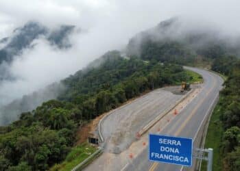 As obras na Serra Dona Francisca chegaram a 75% de execução com implantação de áreas de escape em trecho sensível de Santa Catarina