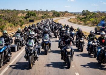 PRF aplica multa a 500 motociclistas e valor total passa de R$ 1 milhão por viagens não permitidas