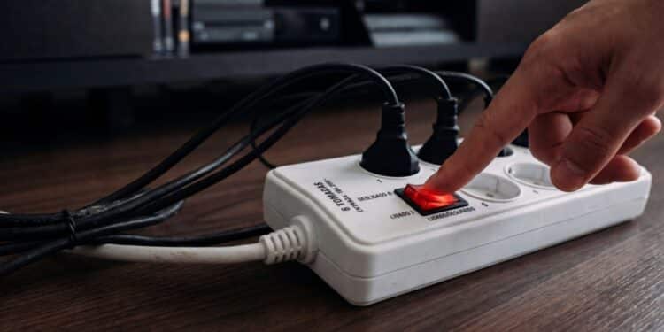 Adeus desperdício silencioso: esse hábito simples ajuda a reduzir a conta de luz em casa