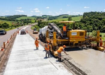 A rodovia entre Mauá da Serra e Lidianópolis avança com proposta de R$ 384 milhões e obra de grande porte