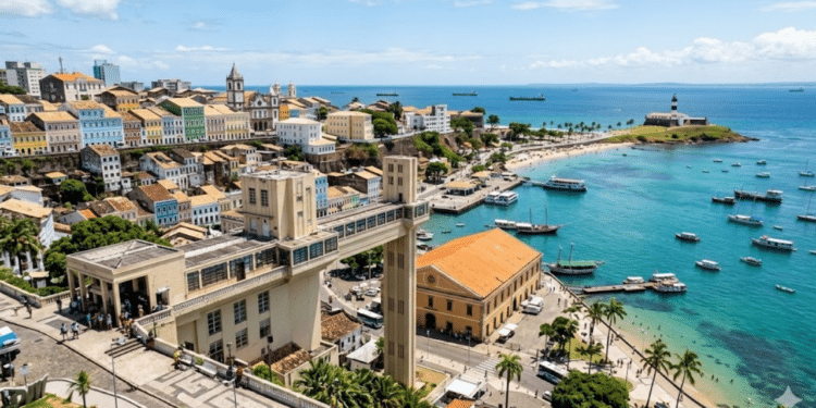 A cidade do Nordeste com o primeiro elevador urbano do mundo e 50 km de praias de águas cristalinas que impressionam visitantes