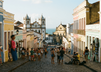 A cidade que nasceu de uma exclamação em 1535 é Patrimônio da UNESCO e palco de bonecos gigantes no carnaval