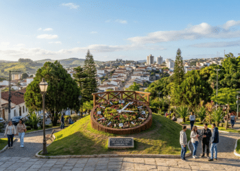 A Suíça Pernambucana sobre montanhas que registra 9 °C em pleno Nordeste e tem o único relógio de flores do Norte do Brasil