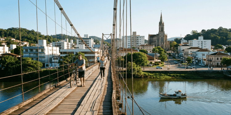 A cidade catarinense que leva o nome de um "pai feroz" guarda locomotivas centenárias e o berço de Anita Garibaldi