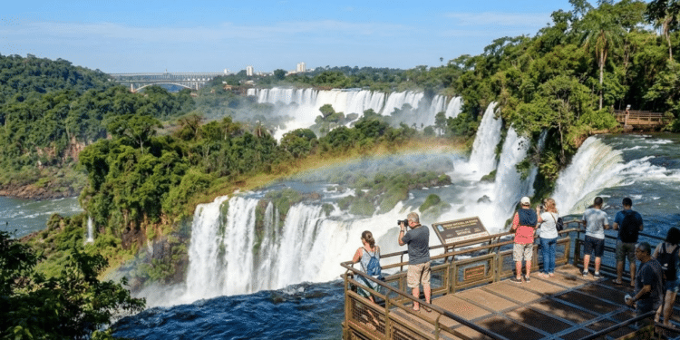 Uma das 7 maravilhas naturais do mundo, com 275 quedas d’água, fica no oeste do Paraná e impressiona pela beleza surreal