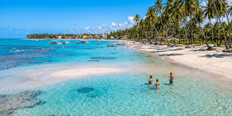O “Caribe brasileiro” escondido entre lagoas azuis e coqueiros infinitos que você precisa conhecer
