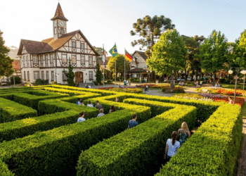 Uma cidade da Serra Gaúcha vem chamando atenção pelo charme de suas flores e jardins exuberantes