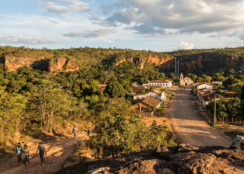 A chapada que já foi mar e deserto guarda 487 cachoeiras e o centro geodésico da América do Sul