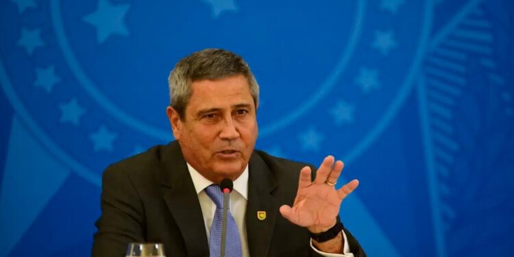 Braga Netto se emociona em visita de Wajngarten na prisão e faz forte declaração sobre injustiça