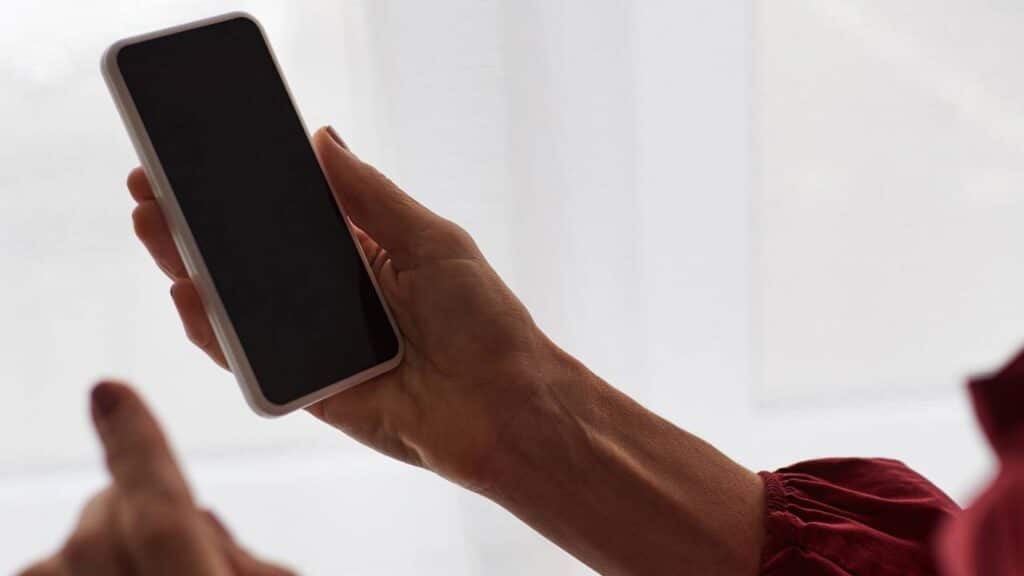 Antes de comprar outro aparelho, veja o que pode estar deixando seu celular lento