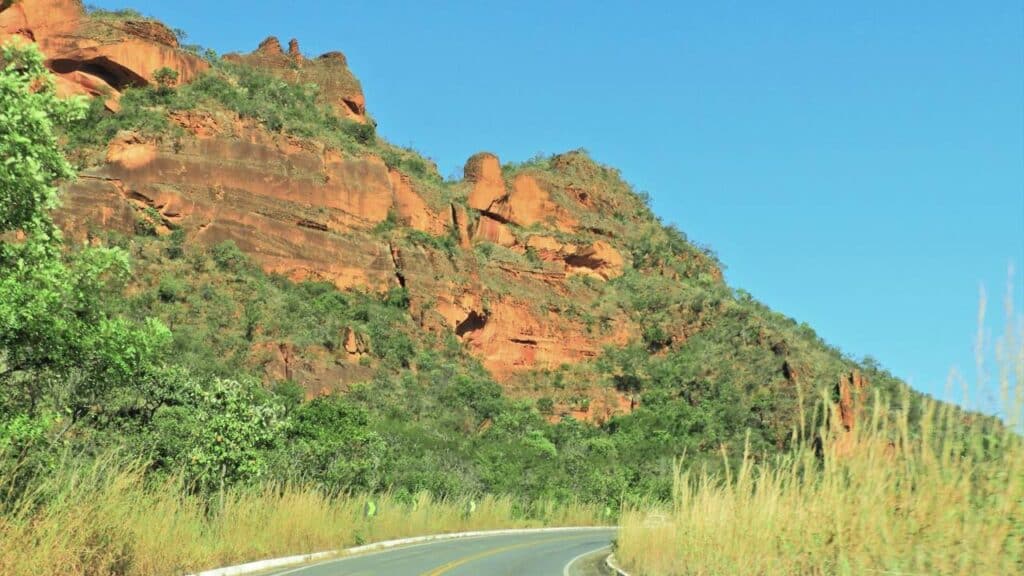 A chapada que já foi mar e deserto guarda 487 cachoeiras e o centro geodésico da América do Sul