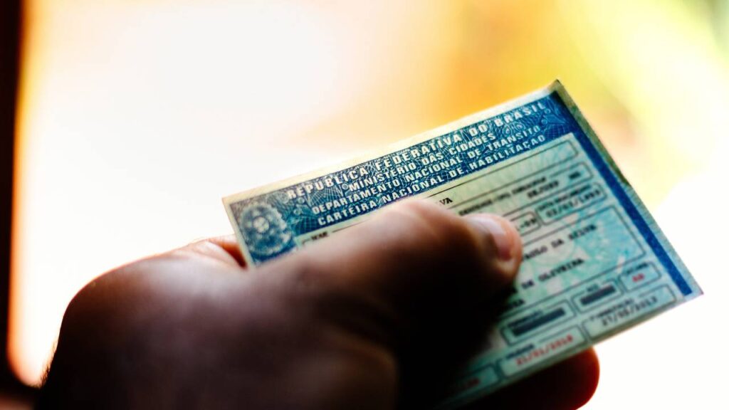 Com a nova lei, motoristas nesta lista podem perder a carteira de habilitação de forma definitiva