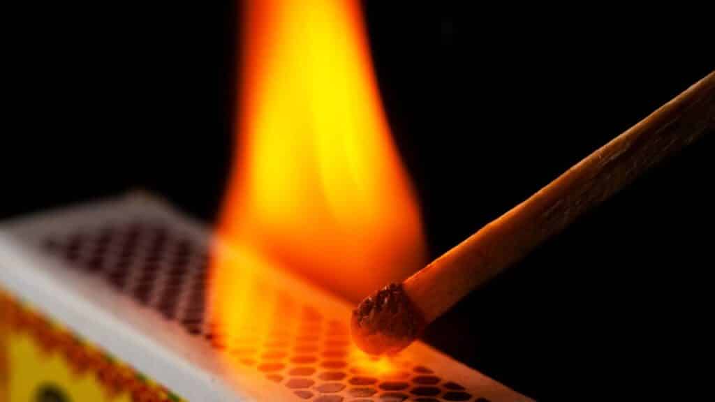 O fósforo nasceu de uma tentativa de fazer ouro e de um experimento com urina humana