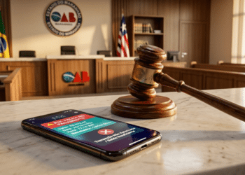 Martelo da justiça ao lado de celular exibindo transação via Pix