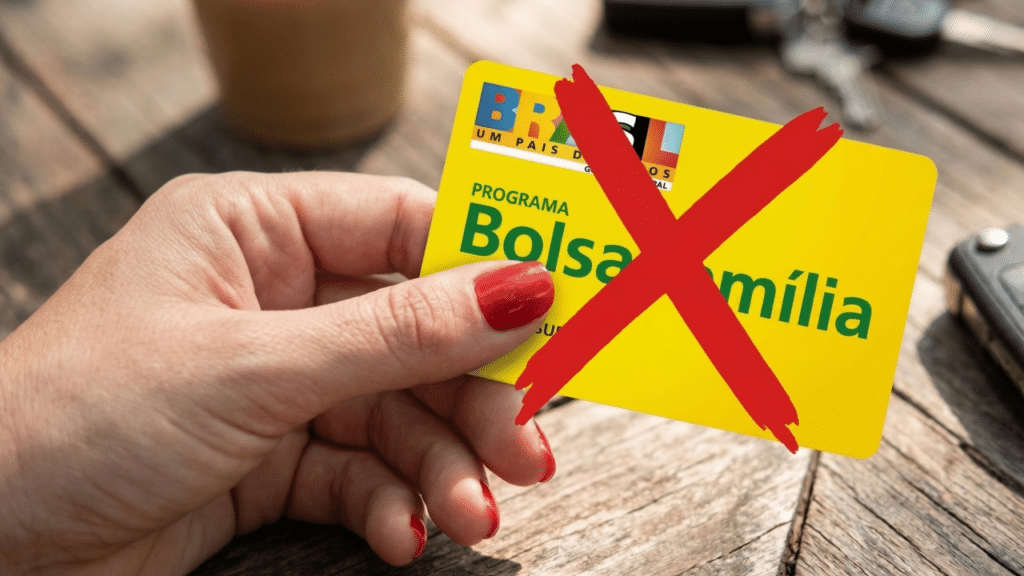 Cartão do Bolsa Família cancelado nas mãos de beneficiário