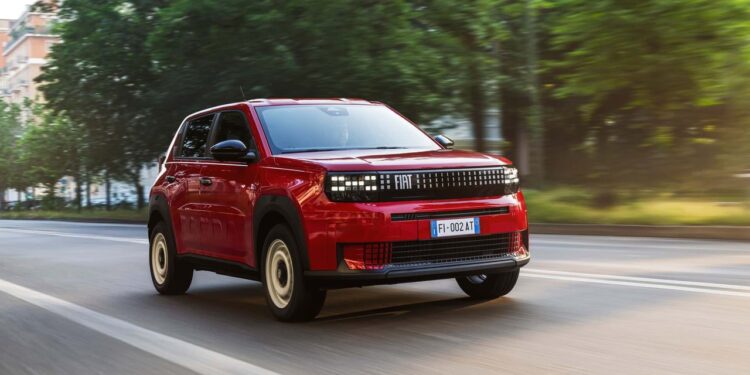 Fiat pode lançar novo modelo em 2026 no Brasil que era apontado como sucessor do Uno com motor turbo eletrificado