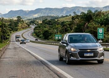 Nova Lei do Farol entra em cena e muda pontos importantes para motoristas no Brasil