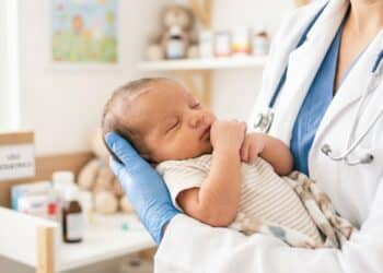 Anvisa aprova novo anticorpo contra VSR e tratamento para artrite psoriásica passa a incluir pacientes a partir de 12 anos