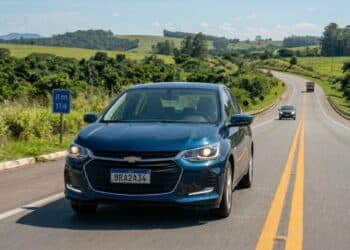 Lei do farol atualizada já estão valendo em 2026: como evitar multas e pontos na CNH