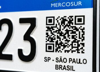 Esse detalhe na placa Mercosul está fazendo motoristas levarem perderem o carro e 4 pontos na carteira com R$ R$ 130,16 de multa