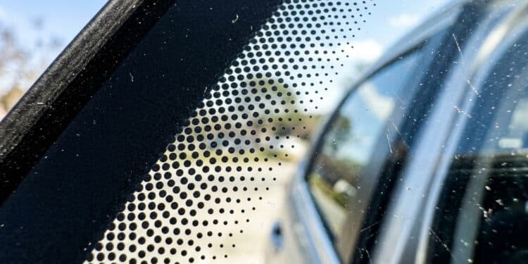 O detalhe no vidro do carro que quase ninguém percebe, mas esconde função surpreendente para sua saúde
