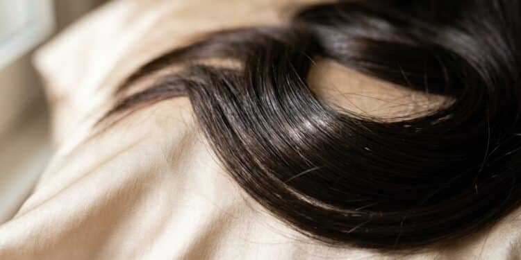 Top 5 hábitos noturnos simples que preservam a hidratação, reduzem a quebra e devolvem o brilho ao cabelo