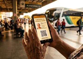 Lei em vigor garante passagens e benefícios para brasileiros acima dos 60 anos