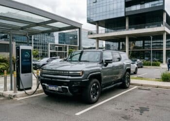 Motoristas com categoria B na CNH vão poder dirigir veículos elétricos de até 4.250 kg, 1.250 kg a mais do que antes