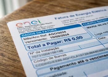 Nova regra garante conta de luz zerada em 2026 para aqueles com renda de até meio salário mínimo 