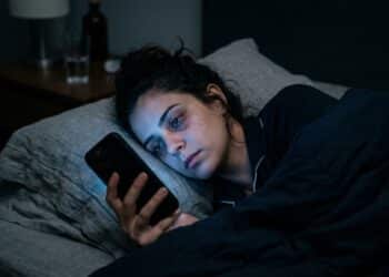 Intoxicação por “Gente Feliz”: o cansaço mental causado pelo algoritmo da perfeição