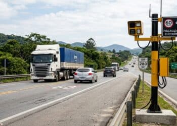 Novos radares já estão multando motoristas na BR-280 e pegam condutores de surpresa