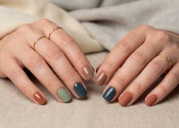 Cores de unhas para este abril que não são clichês