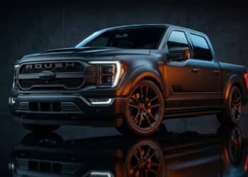 A Ford F-150 'Nitemare' de 2026 tem uma altura reduzida e um visual mais agressivo que a Lobo