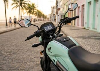 Nova mini Honda faz até 50 km por litro, custa cerca de R$ 10 mil e chama atenção pelo visual compacto