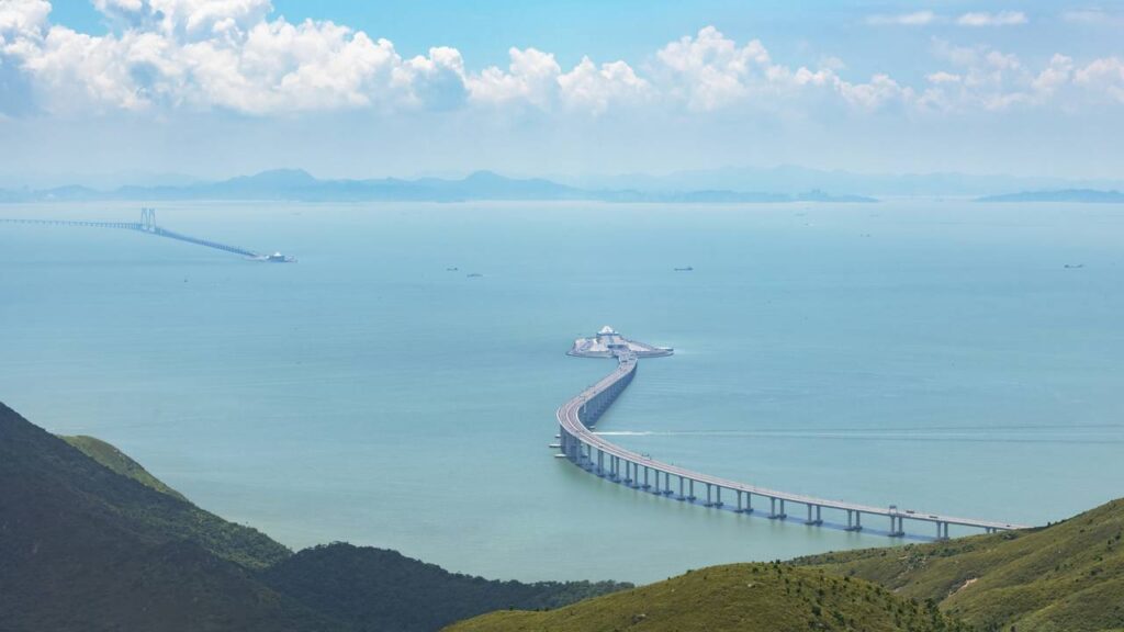 A ponte mais cara do mundo custou R$ 103 bilhões e liga três cidades em 55 km de travessia