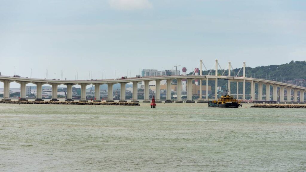 A ponte mais cara do mundo custou R$ 103 bilhões e liga três cidades em 55 km de travessia