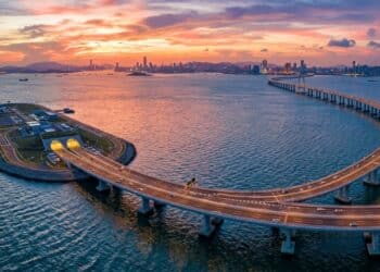 A ponte mais cara do mundo custou R$ 103 bilhões e liga três cidades em 55 km de travessia