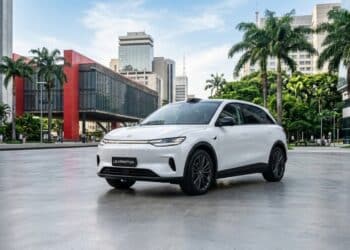 Novo Leapmotor A10 atinge 500 km de autonomia, recarga em 16 minutos por R$ 68 mil e marca terá produção em Goiana