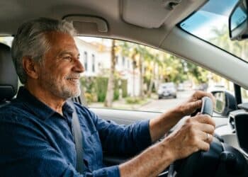 Meu pai de 70 anos acha que vai perder a carteira na renovação da CNH por causa das regras atuais e garantiu 3 anos sem teste prático
