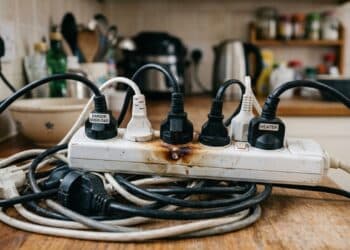 Erro fatal que muitas pessoas cometem em casa: esses aparelhos nunca devem ser conectados a uma extensão