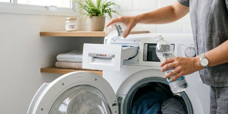 Adeus ao cheiro de roupa úmida: uso de bicarbonato de sódio e vinagre branco para eliminar odores